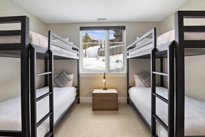 Casa | 4 habitaciones, escritorio, tabla de planchar con plancha y wifi gratis