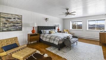 4 bedrooms, desk, iron/ironing board, free WiFi