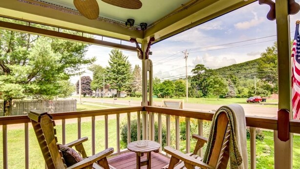 Porch - Saisons Inn (Ellicottville)