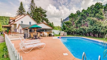 Seasonal outdoor pool