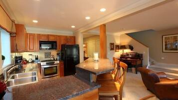 House | Private kitchen | Fridge, microwave, stovetop, dishwasher