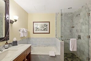 House | Bathroom | Hair dryer, towels