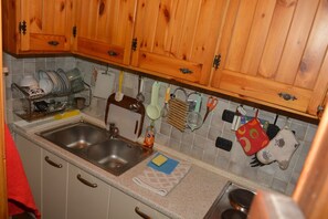 Stovetop, cookware/dishes/utensils - Group Apartment (Gressoney-Saint-Jean)