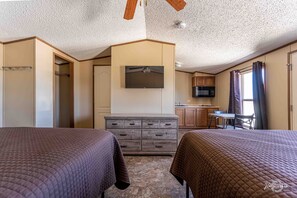 Pillow-top beds, individually furnished, laptop workspace - Elite Cabins and RV Park (Big Spring)