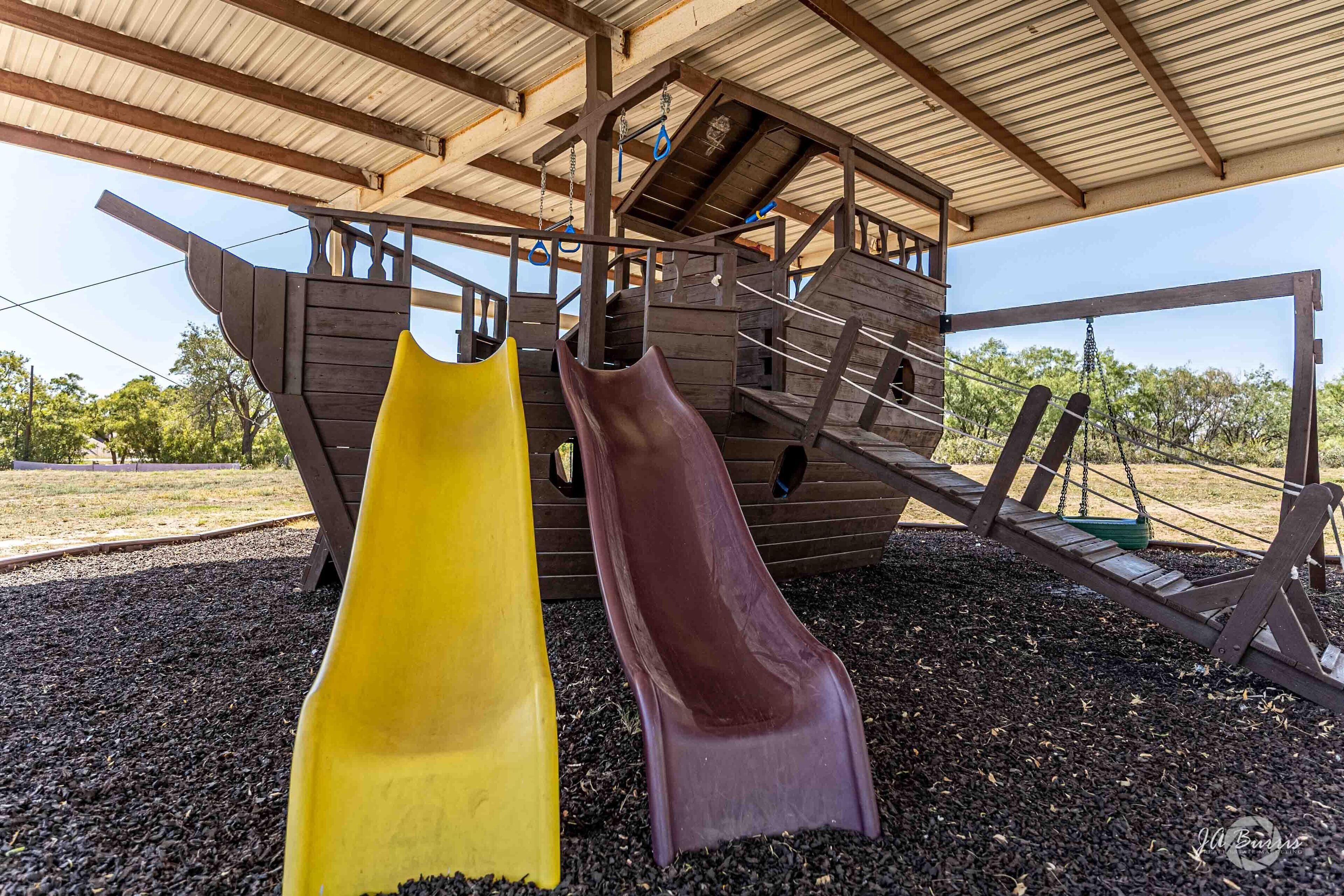 室外兒童遊樂區