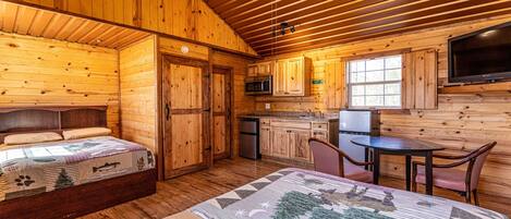 Cabana Elite | Sala d'estar | Televisor LED de 43 polzades amb canals per satèl·lit i televisor