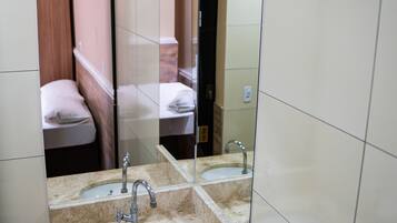 Standard Double Room | Bathroom