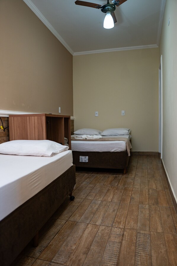 Minibar, desk, laptop workspace, free WiFi