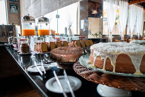 Petit déjeuner complet compris tous les jours