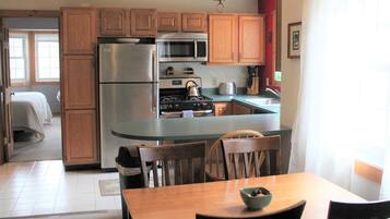 Rumah | Dapur pribadi | Lemari es, microwave, kompor, dan mesin pencuci piring