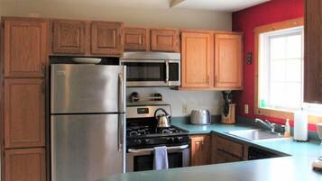 House | Private kitchen | Fridge, microwave, stovetop, dishwasher