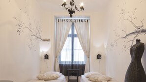 Double or Twin Room | In-room safe, laptop workspace, iron/ironing board (on request) - Living Lounge Hostel (Lisbon)