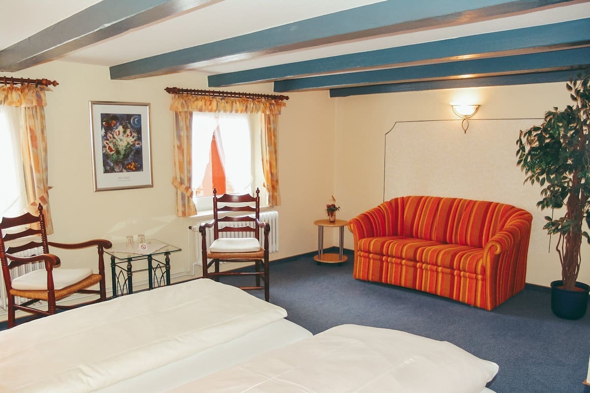 Double Room, Private Bathroom (Typ A) | 1 bedroom, individually decorated, individually furnished, free WiFi