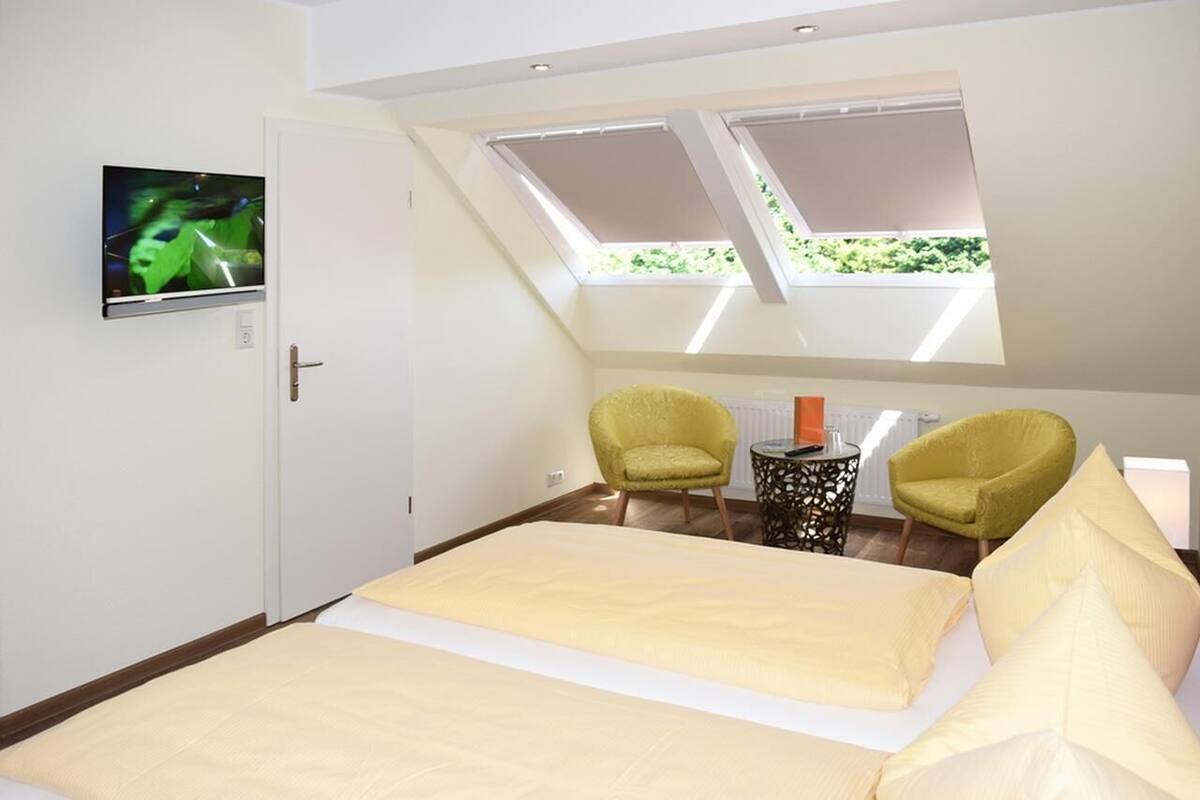 Habitación doble | Wifi gratis, decoración personalizada y muebles diferentes