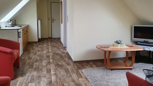 Apartment | Living area | TV - Hotel Schatthaus (Krummhoern)