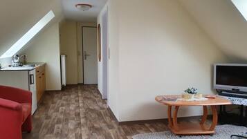 Apartment | Wohnbereich | Fernseher