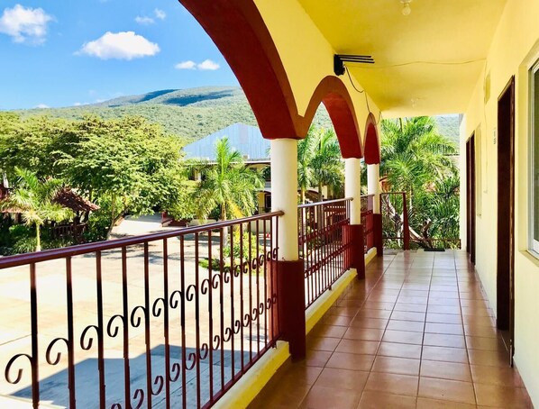 32-inch flat-screen TV with cable channels, TV