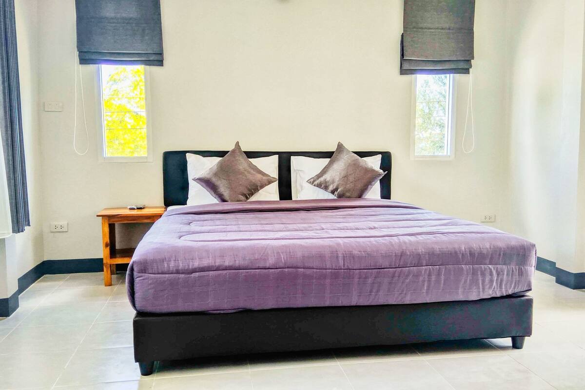Desk, free WiFi, bed sheets
