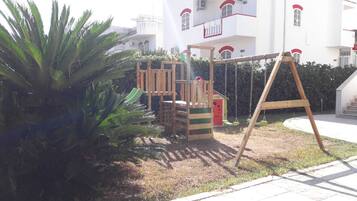 Children’s play area – outdoor