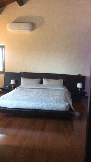 Premium bedding, in-room safe, desk, blackout curtains - B&B Casa Fanny (Loreto)