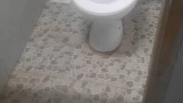 Regadera, regadera tipo lluvia, toallas, jabón