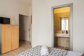 Habitación Confort doble (Stanza del Vento) | Escritorio y espacio para trabajar con un portátil