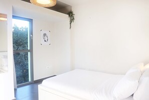 2 bedrooms, individually decorated, individually furnished, desk