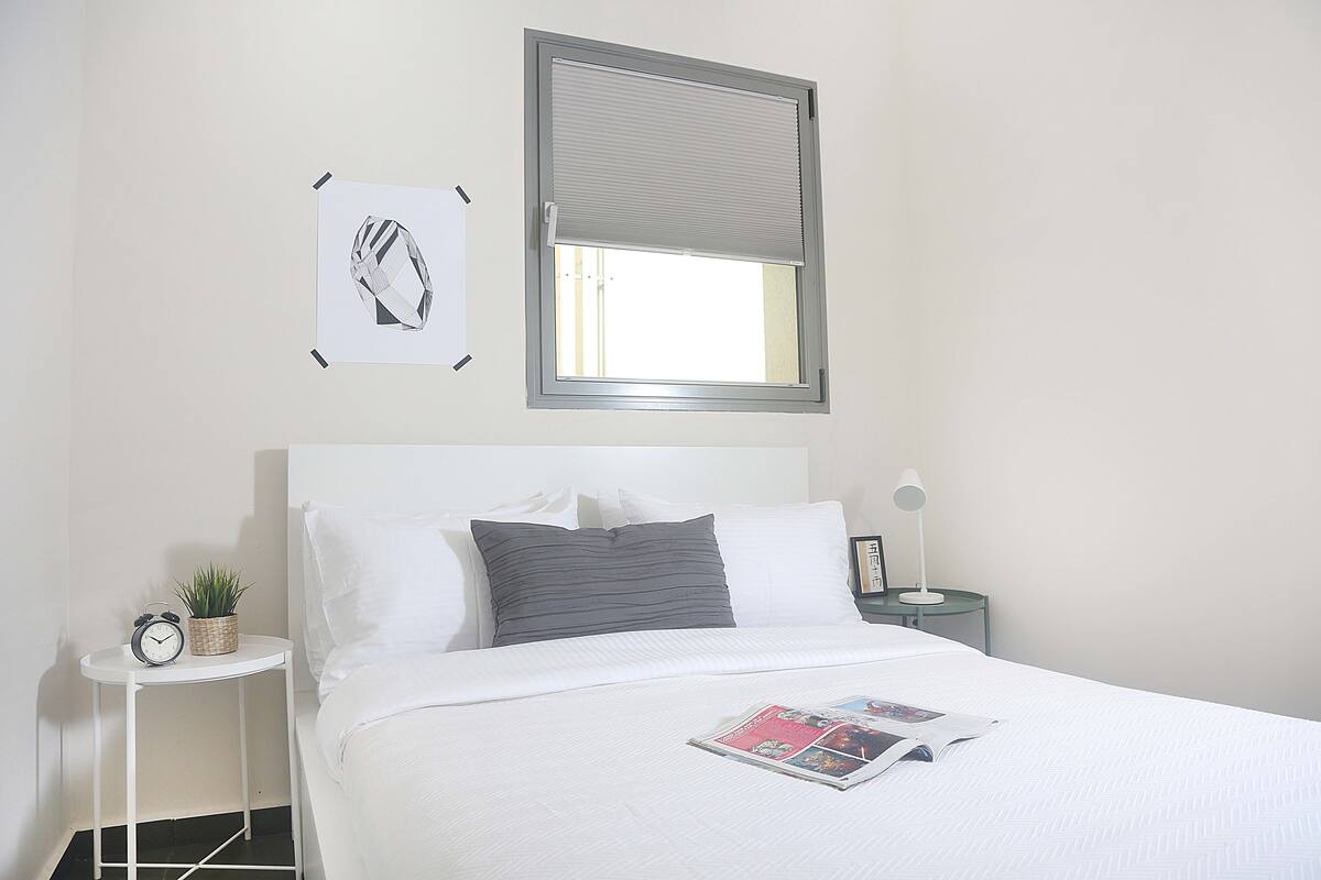2 bedrooms, desk, laptop workspace, WiFi (free)