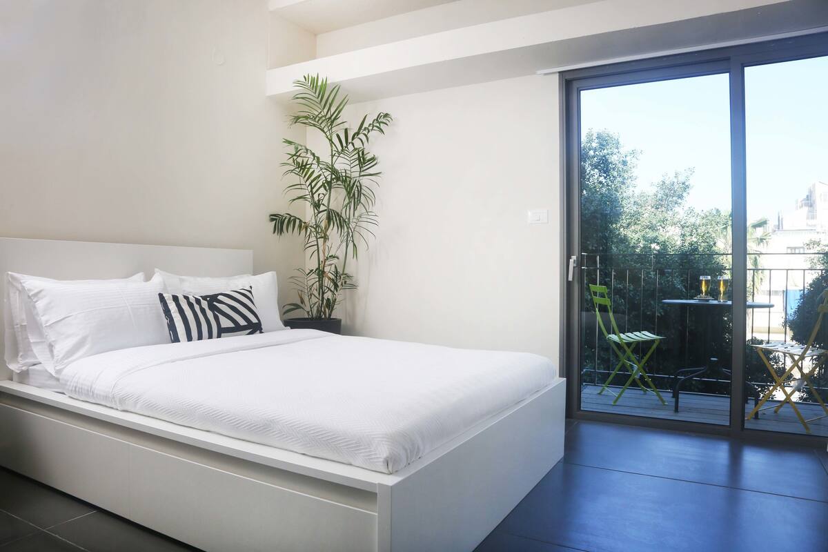 2 bedrooms, desk, laptop workspace, WiFi (free)