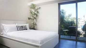 2 bedrooms, individually decorated, individually furnished, desk