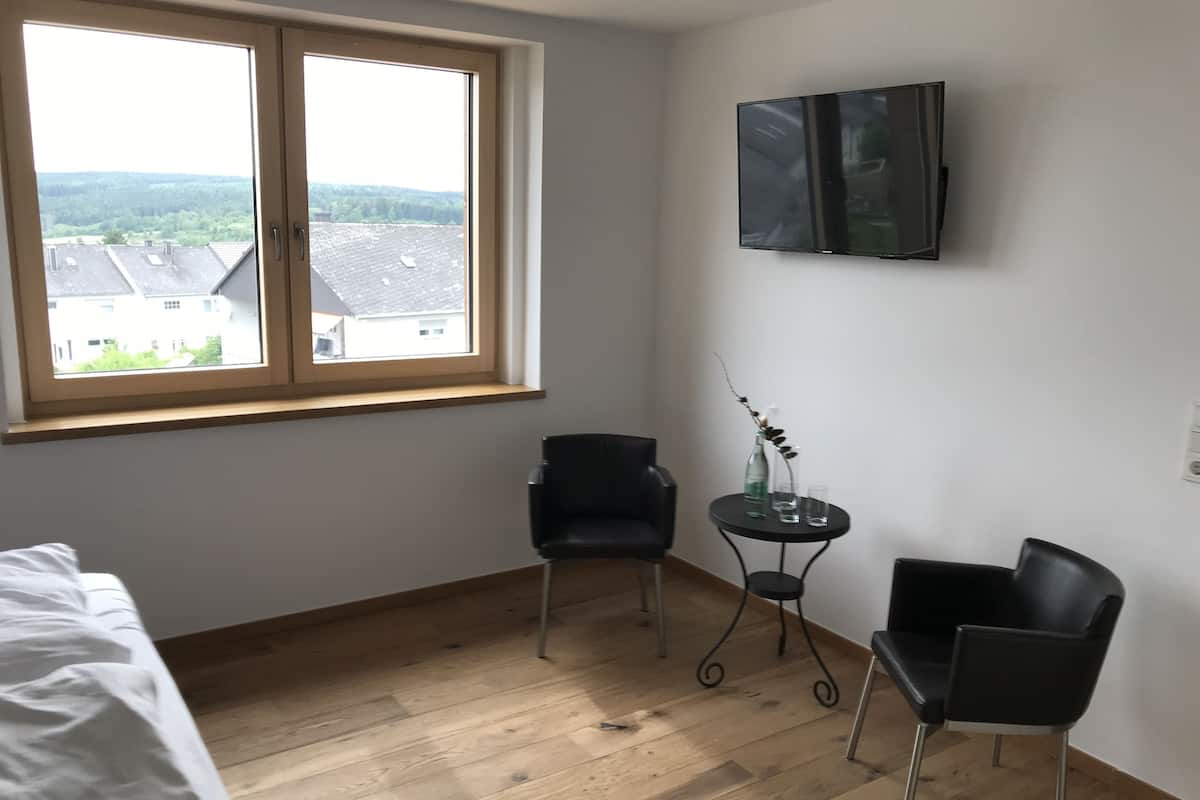 Economy-Suite