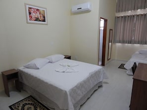 Quarto casal | Frigobar, Wi-Fi de cortesia, roupa de cama