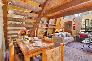 Casa, varias camas, patio, vista a la montaña (1574) | 2 habitaciones, decoración personalizada y muebles diferentes