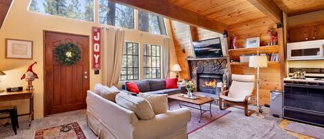 Casa, diversos llits, pati, vistes a la muntanya (1574) | Sala d'estar | Llar de foc