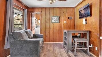 Cabin, 1 King Bed, Hot Tub, Beach View (101) | Living area