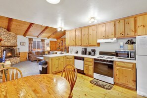 House, Multiple Beds, Hot Tub (1473) | Private kitchen - Forest Treehouse # 1473 (Big Bear Lake)