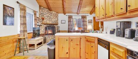 House, Multiple Beds, Hot Tub (1473) | Private kitchen | Coffee/tea maker, electric kettle