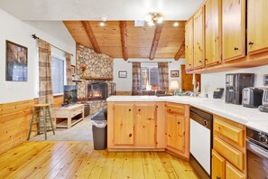 House, Multiple Beds, Hot Tub (1473) | Private kitchen - Forest Treehouse # 1473 (Big Bear Lake)