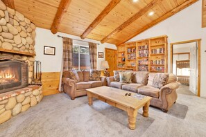 Interior - Forest Treehouse # 1473 (Big Bear Lake)