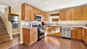 House, Multiple Beds, Hot Tub, Mountain View (1826) | Private kitchen | Coffee/tea maker
