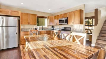 House, Multiple Beds, Hot Tub, Mountain View (1826) | Private kitchen | Coffee/tea maker