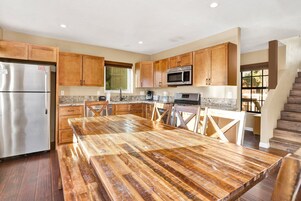 House, Multiple Beds, Hot Tub, Mountain View (1826) | Private kitchen | Coffee/tea maker