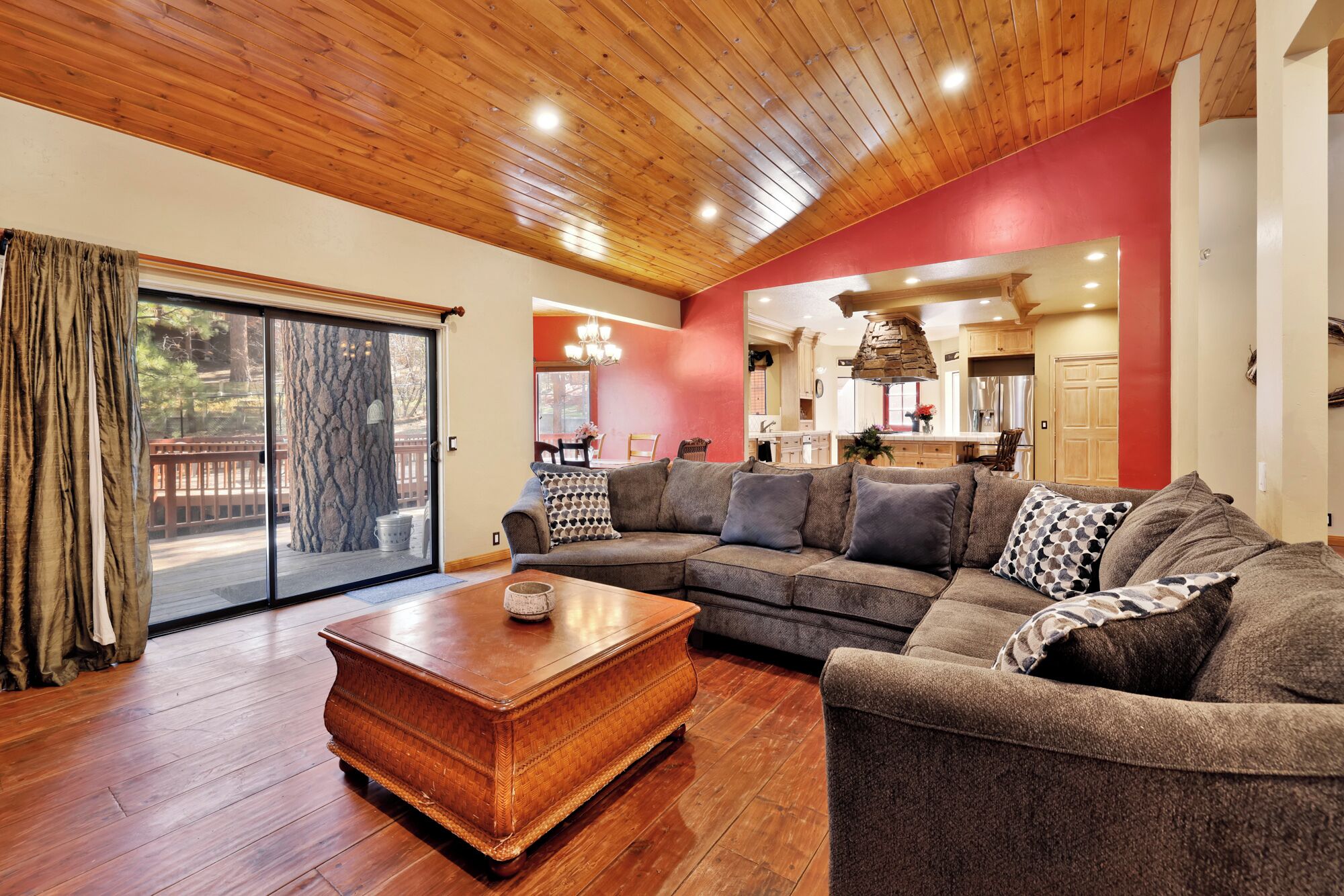 独立别墅, 多张床, 热水浴缸, 山景 (1277) | 起居区 | MP3 基座