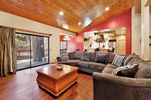 獨棟房屋, 多張床, 熱水浴缸, 山景 (1277) | 起居區 | MP3 底座