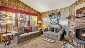 House, 2 Katil Ratu (Queen), Patio, Mountain View (1529) | Ruang tamu | Pendiangan