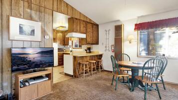 House, 2 Queen Beds, Patio, Mountain View (1529) | Dining