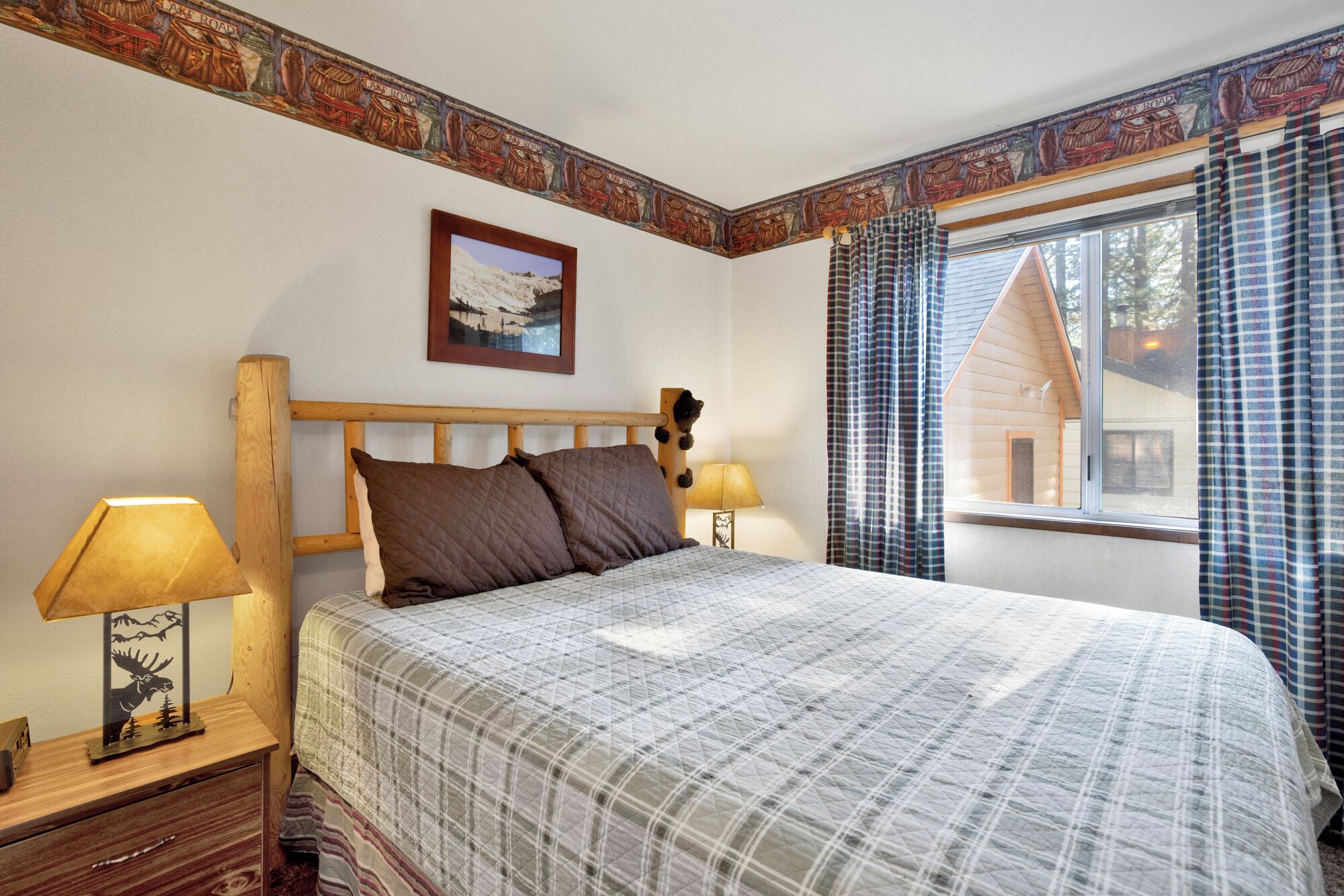 House, 2 Queen Beds, Patio, Mountain View (1529) | 2 bedrooms, individually decorated, individually furnished, bed sheets
