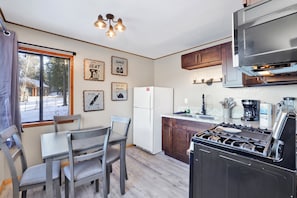 Cabin, Multiple Beds, Hot Tub, Mountain View (110) | Private kitchen