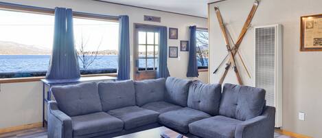 Cabin, Multiple Beds, Hot Tub, Mountain View (110) | Living area | Fireplace