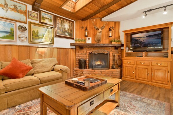 Interior - Moonridge Cottage #1817 (Big Bear Lake)